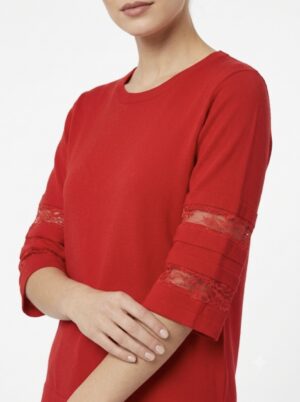 Maglia rossa , inserti pizzo. Over
